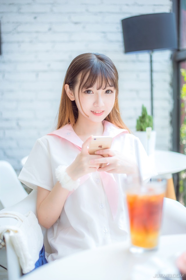 “此非我一人之功，若非子乔兄鼎力相助，孟达为内应，加上刘璋的配合，这天府之国，也不会如此轻易落入我等手掌之中。”法正微笑着摇了摇头，跟在贾诩身边多年，那份内敛以及自保之道倒是学了不少，这个时候，绝对不能锋芒太露。